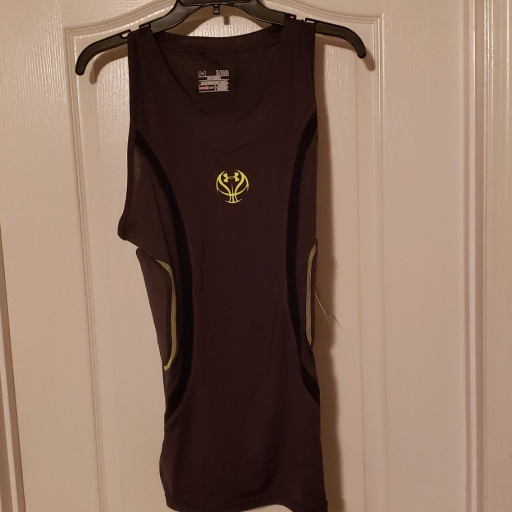 NWT Under Armour Mens basketball undershirt